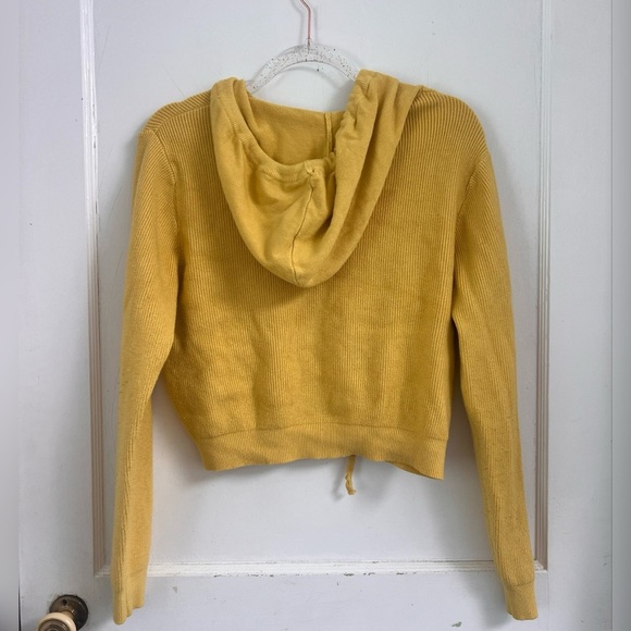 Seraphina + Cropped Hoodie Sweater in Mustard Size M - Picture 3 of 3